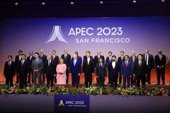 Chủ tịch nước Võ Văn Thưởng với các nhà lãnh đạo kinh tế APEC. (Ảnh: Thống Nhất/TTXVN)
