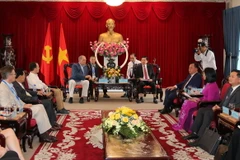 Ông Nguyễn Hồng Lĩnh, Bí thư Tỉnh ủy Đồng Nai tiếp và làm việc với Đoàn Công tác của Chính quyền khu vực Montgomery, bang Maryland, Hoa Kỳ và Hội đồng Doanh nhân Việt Nam-Hoa Kỳ. (Ảnh: Công Phong/TTXVN)