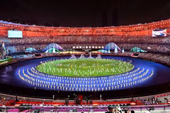 Các nghệ sỹ biểu diễn tại Lễ Bế mạc ASIAD 2023 ở Hàng Châu, Trung Quốc tối 8/10. (Ảnh: THX/TTXVN)