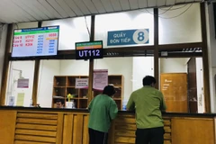 Bệnh nhân làm thủ tục khám chữa bệnh tại Viện Huyết học và Truyền máu Trung ương. (Nguồn: Vietnam+)