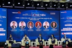 Các chuyên gia thảo luận về các tác động vĩ mô lên thị trường chứng khoán. (Ảnh: Hứa Chung/TTXVN)