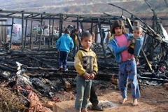 Trẻ em tại trại tị nạn ở làng Yammouneh, Bekaa Valley, Liban. (Ảnh: AFP/TTXVN)