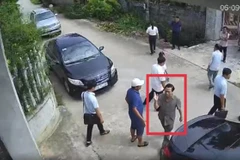 Ông Nguyễn Tiến Dũng bị tố có những phát ngôn thiếu chuẩn mực với người dân khi làm nhiệm vụ. (Ảnh cắt từ clip)