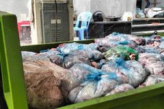 Xe chất đầy các túi mỡ bẩn được phát hiện tại gia đình bà Nguyễn Thị Vân. (Nguồn: Công an tỉnh Vĩnh Phúc)