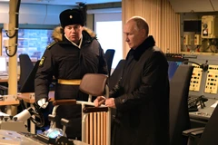 Tổng thống Nga Putin trên tàu khu trục Đô đốc Golovko. (Nguồn: RIA Novosti)