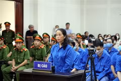 Bị cáo Vũ Liên Oanh, Cựu Giám đốc Sở Giáo dục và Đào tạo Quảng Ninh tại phiên tòa. (Ảnh: Đức Hiếu/TTXVN)