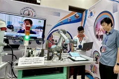 Doanh nghiệp An Giang giới thiệu giải pháp Công nghệ Số tại chuỗi sự kiện. (Ảnh: Thanh Sang/TTXVN)