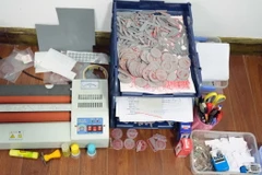 Tang vật một vụ làm giấy tờ giả. (Ảnh minh họa. Nguồn: TTXVN)