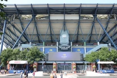 Sân chính Arthur Ashe sẵn sàng cho những trận đấu lớn. (Ảnh: Hoài Thanh/Vietnam+)