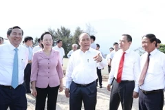 Hình ảnh Thủ tướng Nguyễn Xuân Phúc thăm nhà máy ôtô Vinfast