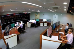 Ca trực vận hành hệ thống điện toàn quốc tại Trung tâm Điều độ Hệ thống điện Quốc gia. (Ảnh: Ngọc Hà/TTXVN)