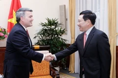 Phó Thủ tướng, Bộ trưởng Bộ Ngoại giao Phạm Bình Minh tiếp Thượng nghị sỹ Cory Gardner, Ủy ban Đối ngoại Thượng viện Hoa Kỳ. (Ảnh: Lâm Khánh/TTXVN)