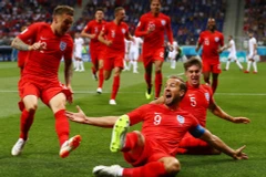 Harry Kane và các đồng đội ăn mừng sau khi ghi bàn thắng đầu tiên trong trận đấu với Tunisia. (Nguồn: Shutterstock)