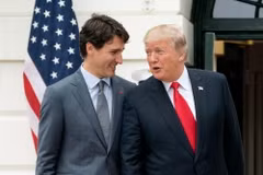 Tổng thống Mỹ Donald Trump (phải) và Thủ tướng Canada Justin Trudeau tại Washington DC., ngày 11/10/2017. (Nguồn: EPA/ TTXVN)