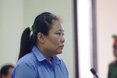 Bị cáo Nguyễn Thị Hằng trước vành móng ngựa. (Ảnh: Thanh Tân/TTXVN)