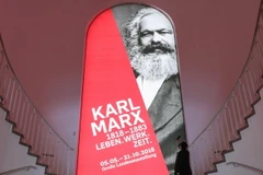 Chân dung nhà tư tưởng vĩ đại Karl Marx tại một triển lãm ở Trier, Đức ngày 3/5. (Nguồn: THX/TTXVN)