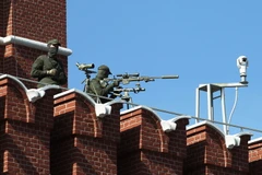 Xem đội lính bắn tỉa và an ninh hùng hậu bảo vệ lễ duyệt binh ở Nga