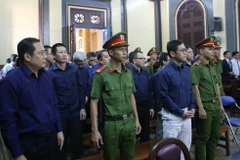 Các bị cáo nghe đại diện Viện Kiểm sát luận tội và đề nghị mức án. (Ảnh: Thành Chung/TTXVN)