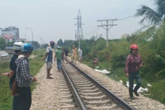 Thanh Hóa: Cố vượt đường ray, 2 người bị tàu hỏa đâm chết tại chỗ