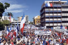 Một cuộc tuần hành ủng hộ Pháp ở Noumea, New Caledonia. (Nguồn: AFP)