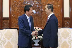 Chiều 6/9, tại Phủ Chủ tịch, Chủ tịch nước Trần Đại Quang tiếp Đại sứ đặc biệt Nhật-Việt Sugi Ryotaro. (Ảnh: Nhan Sáng/TTXVN)
