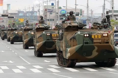 Binh sỹ Hàn Quốc quay trở về căn cứ sau khi kết thúc cuộc tập trận chung Mỹ-Hàn ở Pohang, Hàn Quốc ngày 5/4. (Nguồn: Yonhap/TTXVN)