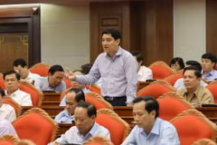 Đồng chí Nguyễn Đắc Vinh, Ủy viên Trung ương Đảng, Bí thư tỉnh ủy Nghệ An phát biểu thảo luận Đề án cải cách chính sách tiền lương. (Ảnh: Phương Hoa/TTXVN)