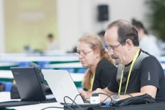 Phóng viên quốc tế tác nghiệp tại Phòng họp báo ở Trung tâm Báo chí Quốc tế APEC 2017. (Nguồn: TTXVN)