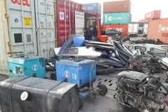 Hàng phế liệu nhập về cảng Cát Lái. Ảnh tư liệu. (Ảnh: Hoàng Hải/TTXVN)