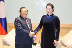 Chủ tịch Quốc hội Nguyễn Thị Kim Ngân, Chủ tịch APPF 26 tiếp Thượng tướng Sengnuan Sayalat, Phó Chủ tịch Quốc hội Lào. (Ảnh: Trọng Đức/TTXVN)