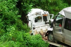 Hòa Bình: Xe cứu hộ mất lái lao xuống vực làm 2 người tử vong