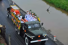 Hình ảnh đoàn xe tang Chủ tịch nước Trần Đại Quang về quê hương