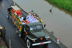 Hình ảnh đoàn xe tang Chủ tịch nước Trần Đại Quang về quê hương