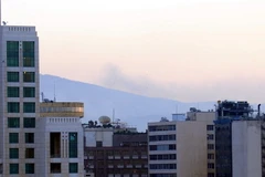 Khói bốc lên tại thủ đô Damascus sau đợt tấn công của liên quân Mỹ- Anh- Pháp nhằm vào Syria ngày 14/4. (Nguồn: THX/ TTXVN) 