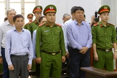 Bị cáo Đinh La Thăng cùng 6 đồng phạm trong vụ án nghe Tòa tuyên án. (Ảnh: Doãn Tấn/TTXVN)