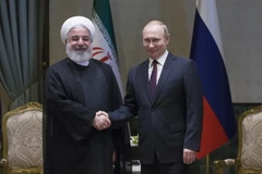 Tổng thống Nga Vladimir Putin gặp Tổng thống Iran Rouhani bên lề Hội nghị thượng đỉnh ba bên Thổ Nhĩ Kỳ-Nga-Iran về Syria ở Ankara, Thổ Nhĩ Kỳ. (Nguồn: AFP/TTXVN)