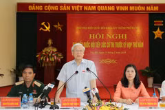 Tổng Bí thư Nguyễn Phú Trọng phát biểu tại buổi tiếp xúc cử tri tại phường Phú Thượng, quận Tây Hồ. (Ảnh: Trí Dũng/TTXVN)