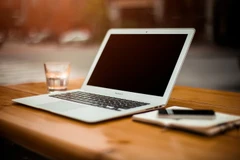 Mẫu máy tính MacBook Air. (Nguồn: digitaltrends)