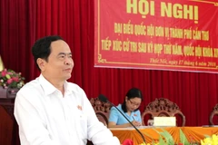 Chủ tịch Ủy ban Trung ương Mặt trận Tổ quốc Việt Nam Trần Thanh Mẫn trả lời ý kiến cử tri tại buổi tiếp xúc. (Ảnh: Thanh Liêm/TTXVN)
