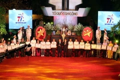 Hình ảnh cả nước tổ chức tri ân các anh hùng, thương binh-liệt sỹ