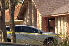 Khu vực hiện trường vụ tấn công xảy ra sáng 12/3 ở Austin khiến 1 thiếu niên 17 tuổi thiệt mạng và làm bị thương một phụ nữ sống cùng ngôi nhà với nạn nhân này. (Nguồn: KVUE)