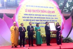 Đón nhận quyết định của Thủ tướng Chính phủ công nhận bia Côn Sơn Tư Phúc Tự Bi là bảo vật quốc gia. (Ảnh: Mạnh Minh/Vietnam+)