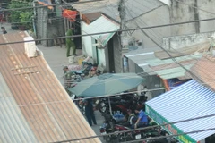 Công an phong tỏa hiện trường vụ án mạng. (Ảnh: Thành Chung/TTXVN)