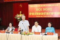 Tổng Bí thư Nguyễn Phú Trọng phát biểu tại buổi tiếp xúc cử tri quận Cầu Giấy. (Ảnh: Trí Dũng/TTXVN)