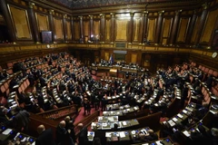 Toàn cảnh phiên họp của Quốc hội Italy ở Rome ngày 23/3. (Nguồn: THX/TTXVN)
