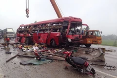 Người dân kéo ra chặn Quốc lộ 1A vào ngày 3/4. (Nguồn: baohatinh.vn)