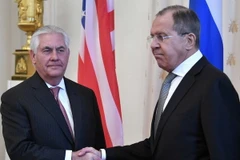 Ngoại trưởng Mỹ Rex Tillerson (trái) đã có cuộc hội đàm với người đồng cấp Nga Sergei Lavrov. (Nguồn: AFP/TTXVN)