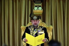 Nhà vua Muhammad V đọc tuyên thệ trong lễ nhậm chức chính thức. (Ảnh: Bernama.com)