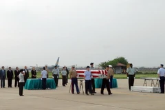 Một lễ hồi hương hài cốt quân nhân Hoa Kỳ mất tích trong chiến tranh ở Việt Nam. (Ảnh: Doãn Tấn/TTXVN)