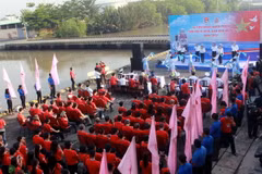 Lễ xuất quân hành trình Tuổi trẻ vì biển đảo quê hương 2017. (Ảnh: Văn Đức/TTXVN)